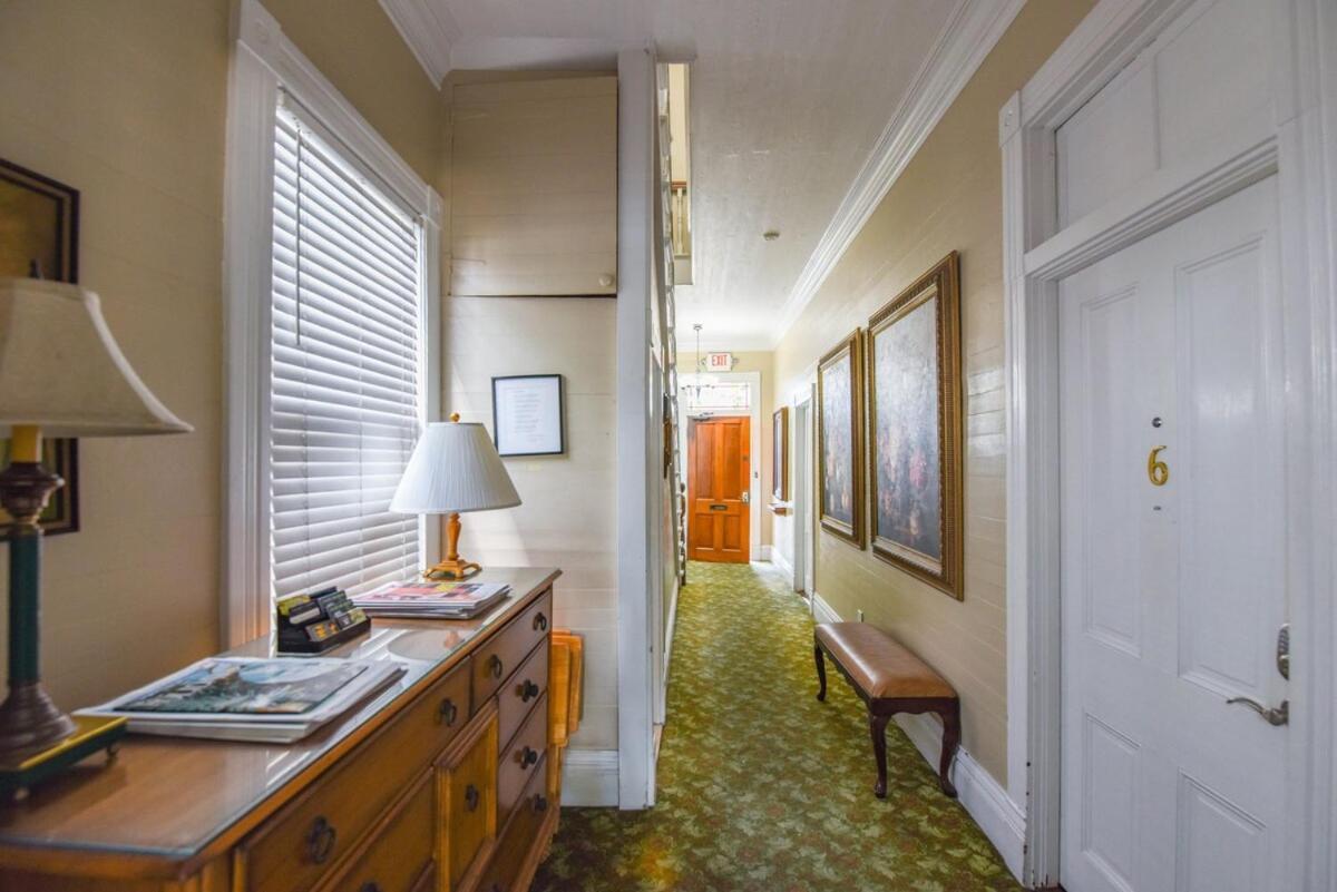 Curry House - Pool, King Bed & Balcony! Room 7 Key West Buitenkant foto