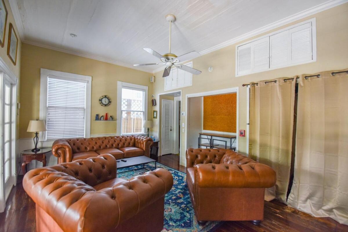 Curry House - Pool, King Bed & Balcony! Room 7 Key West Buitenkant foto